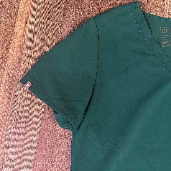 SCRUB TOP - Picture 2 of 2